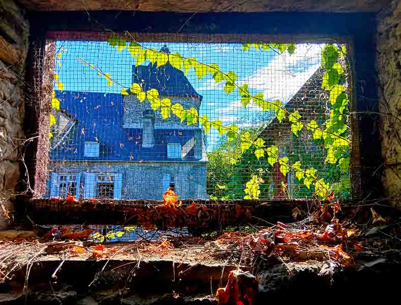 La vue de la grange by Ral Chimera